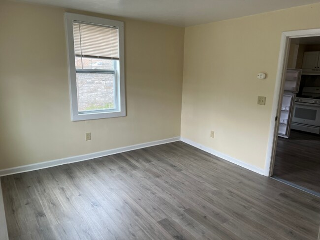 Building Photo - 375 Elm St