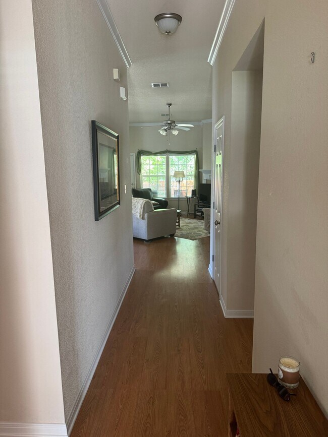 Building Photo - 713 Heston Cir