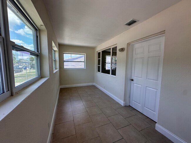 Foto del edificio - 840 W 1st St