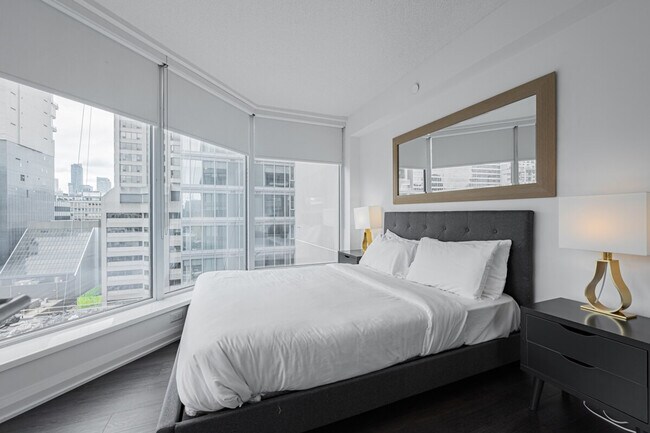 Photo du bâtiment - 155 Yorkville Ave