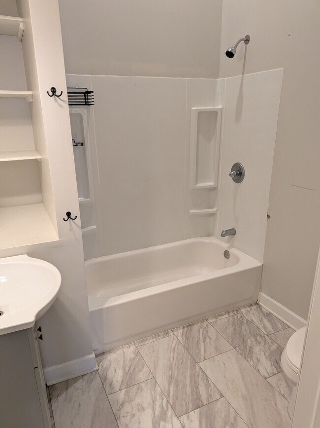 Building Photo - Oversized one bedroom first floor apartment with A/C!