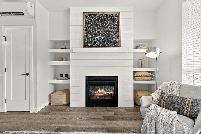 Foto del edificio - Spacious 3 Bedroom, 3 Bath Townhome with 1-Car Garage!