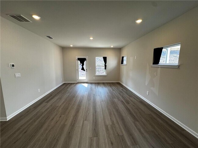 Building Photo - 2357 Whitworth St