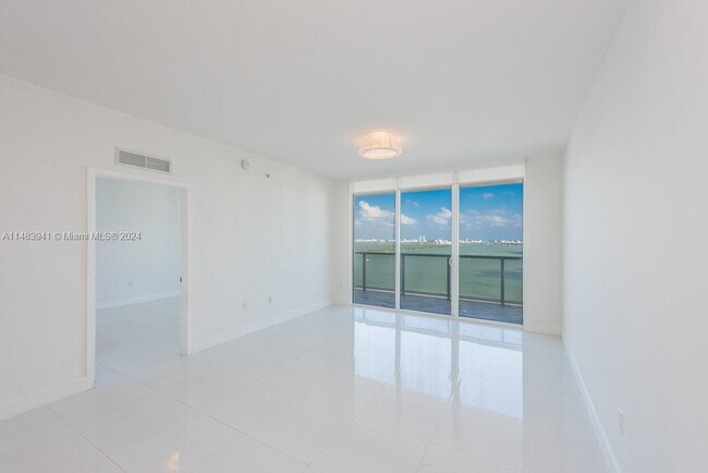 Foto del edificio - 600 NE 27th St