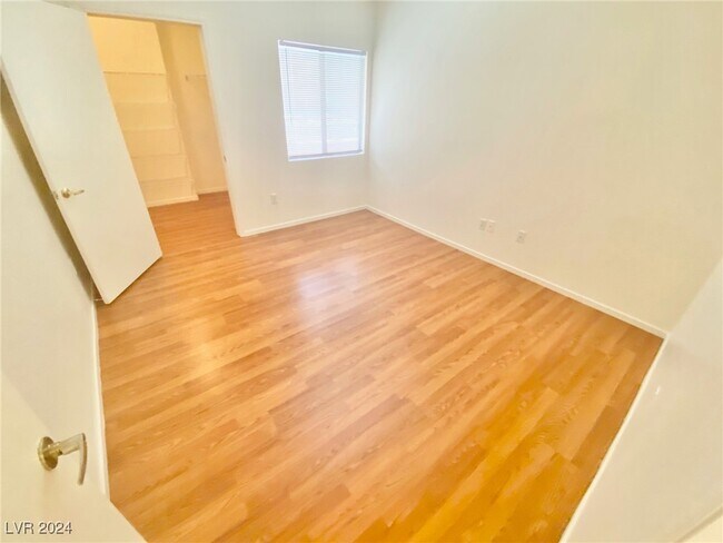 Foto del edificio - 8250 N Grand Canyon Dr
