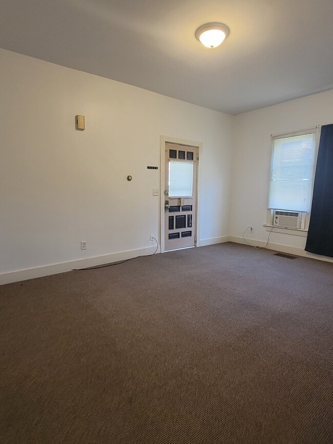 Building Photo - 617 7th Ave