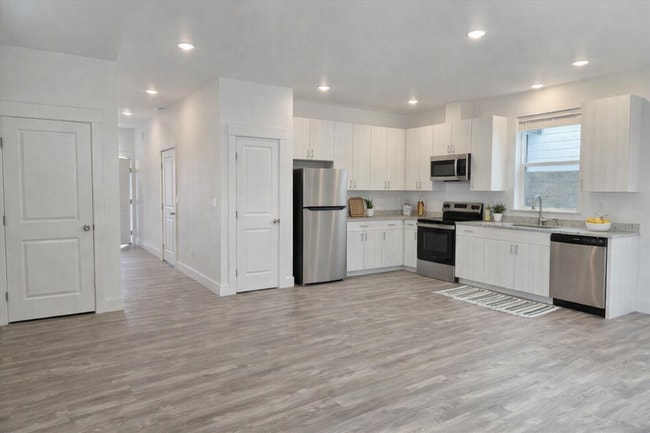 Building Photo - 5877 W 40th Ct