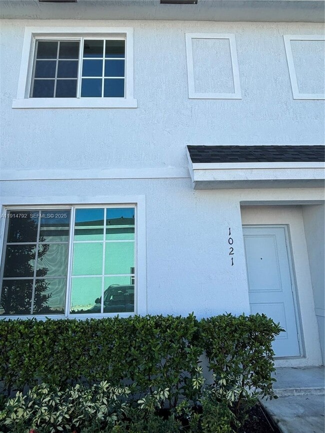 Building Photo - 1021 NW 5th Ave