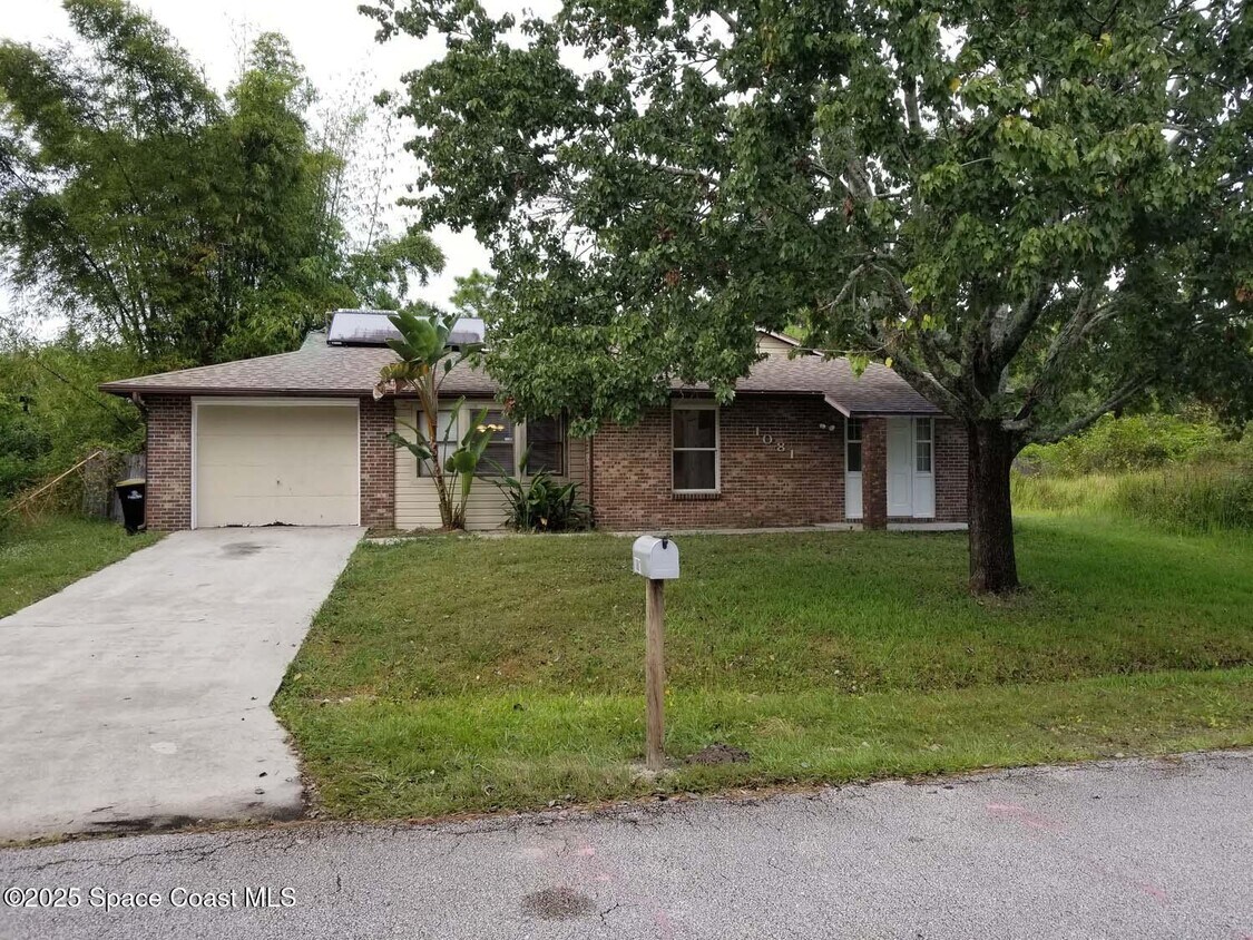 Foto principal - 1081 Ivanhoe St NW