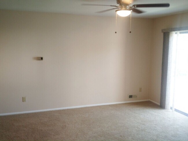 Building Photo - Bright & Updated 2-Bedroom Condo in Desirable Mount Laurel