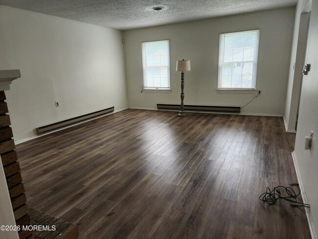 Building Photo - 206 Yorktowne Dr