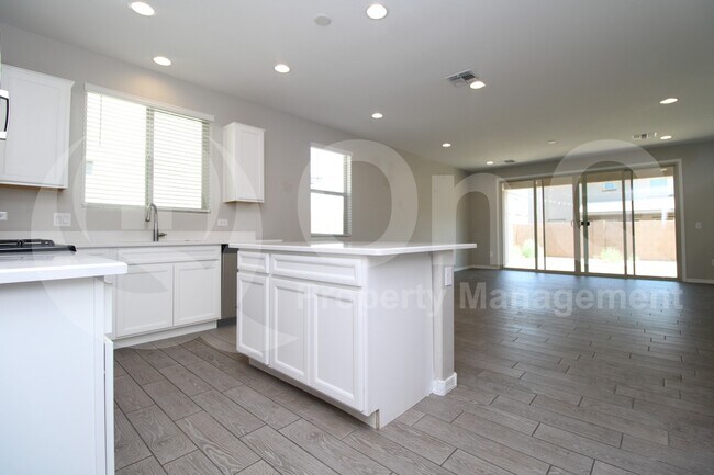 Building Photo - 975 W Calle Monte Lindo