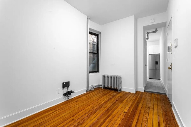 Foto del edificio - 443 E 88th St