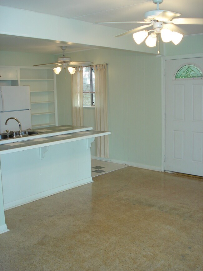 Foto del edificio - 4100 Shoal Creek Blvd