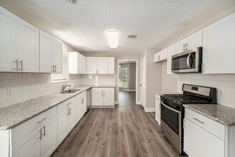 Building Photo - 2078 Shadow Rock Dr