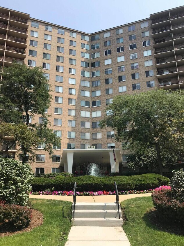 Foto principal - 6833 N Kedzie Ave