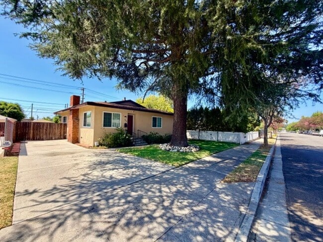 Foto del edificio - 316 W Walnut Ave