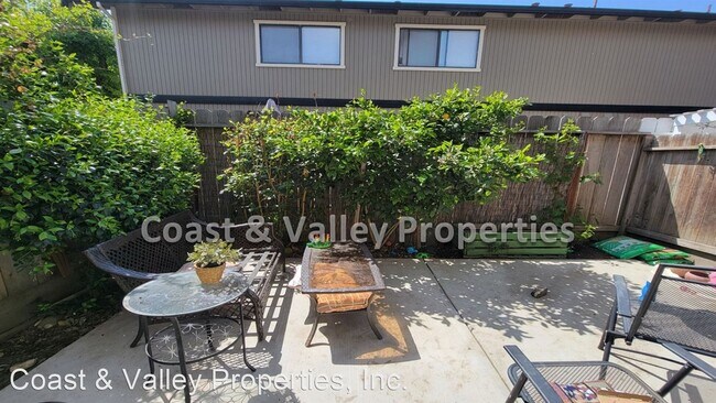 Building Photo - 3 br, 1.5 bath House - 801 Nash Rd. A-9