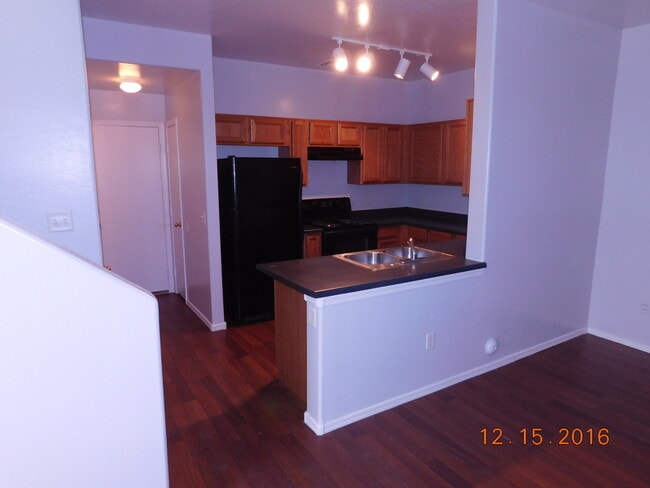 Foto del edificio - AVAILABLE NOW!!