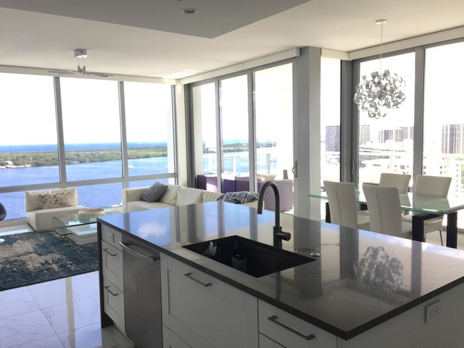 Foto del edificio - 2 Water Club Way