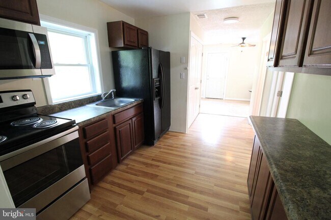 Foto del edificio - 5834 Loreley Beach Rd