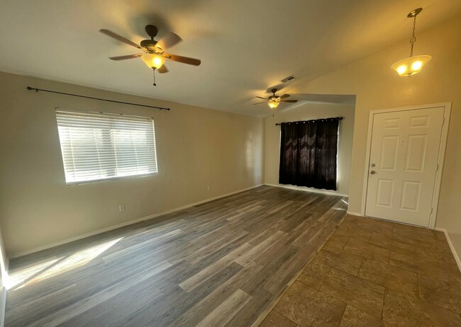 Foto del edificio - 24403 N Oasis Blvd