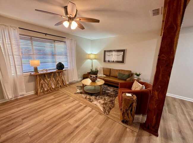 Foto del edificio - 1528 E Devine St