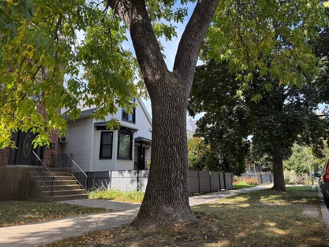 Foto del edificio - 4034 N Monticello Ave