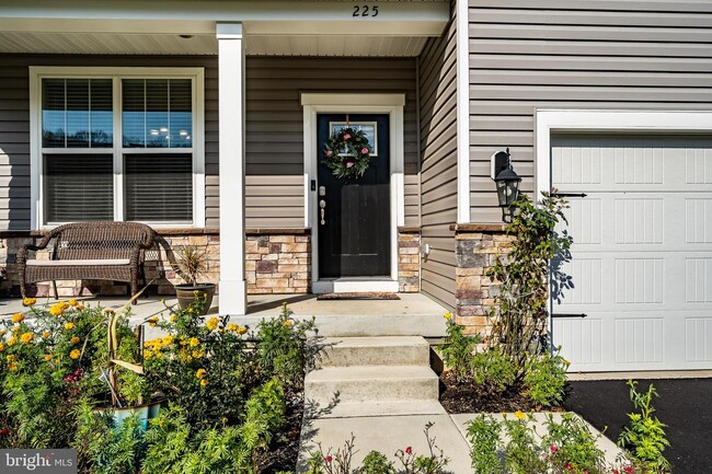 Foto del edificio - 225 Seven Springs Ln
