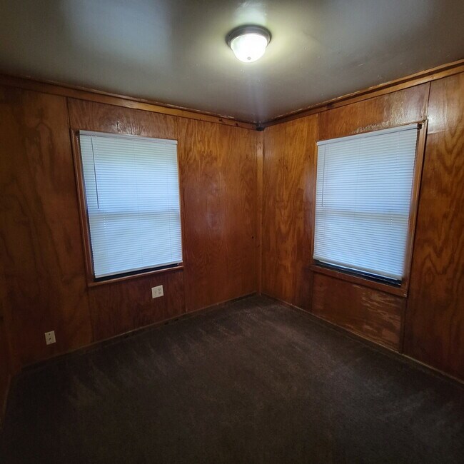 Building Photo - Convenient NE Location! 4BR House for RENT!