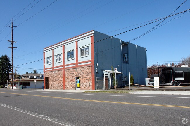 Building Photo - 6965 N Fessenden St