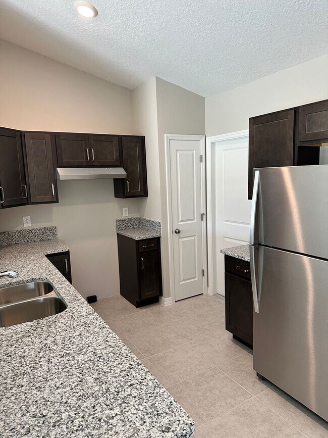 Foto del edificio - Beautiful New Energy Efficient 2/2 Duplex in St. Cloud