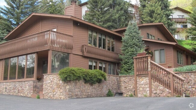 Building Photo - 2389 Chamonix Ln