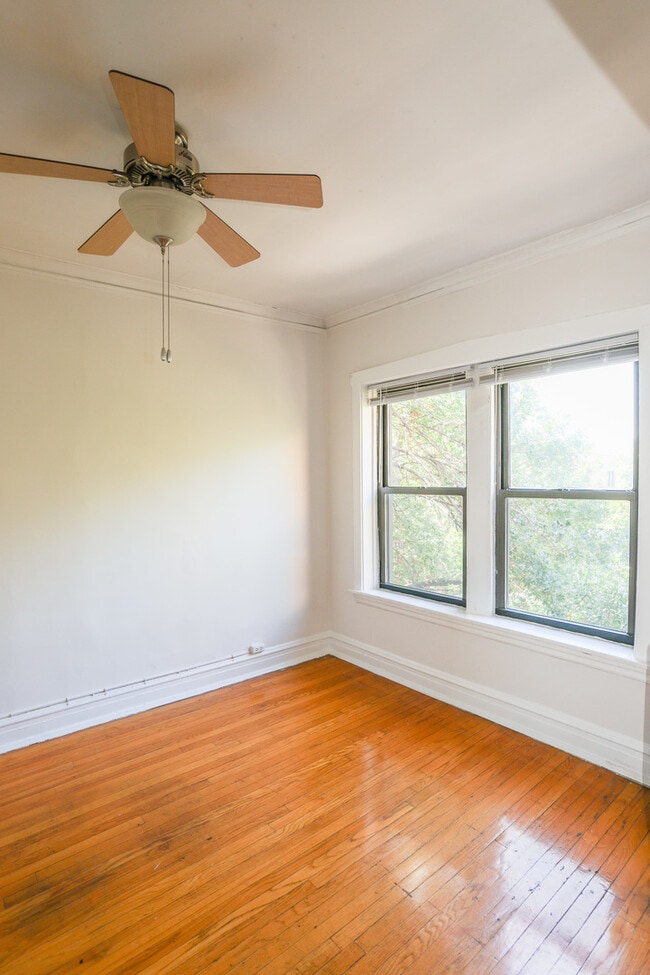 Building Photo - 5423 S Harper Ave