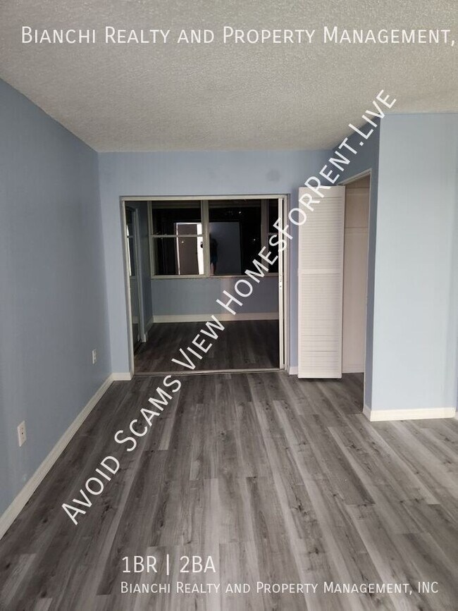 Building Photo - 4525 Cove Cir
