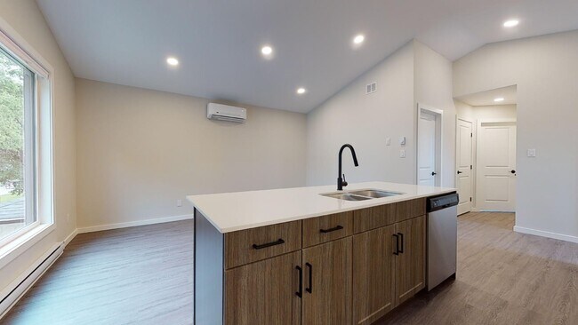 Photo du bâtiment - 531 Regent Ave E