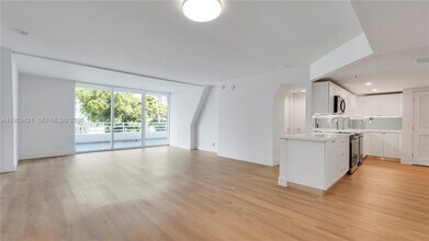 Building Photo - 555 NE 34th St