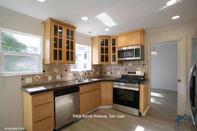 Foto del edificio - 5968 Sorrel Ave