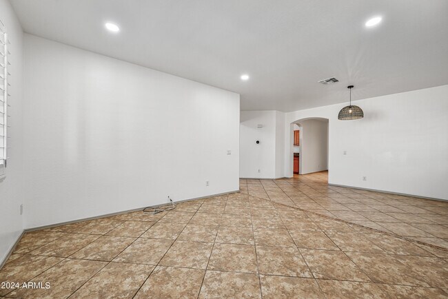 Building Photo - 42731 N 43rd Dr