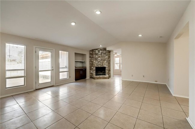 Building Photo - 2316 Woodglen Dr