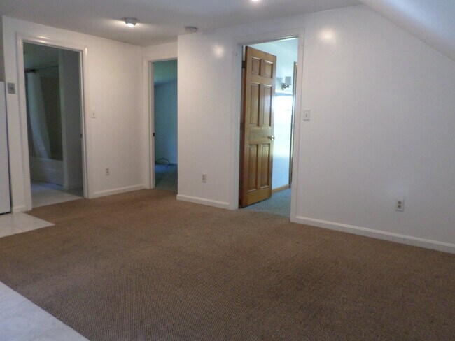 Foto del edificio - 188 Flaggy Meadow Rd