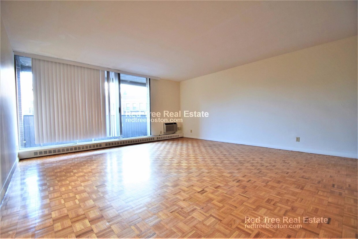 Primary Photo - 125 Chiswick Rd