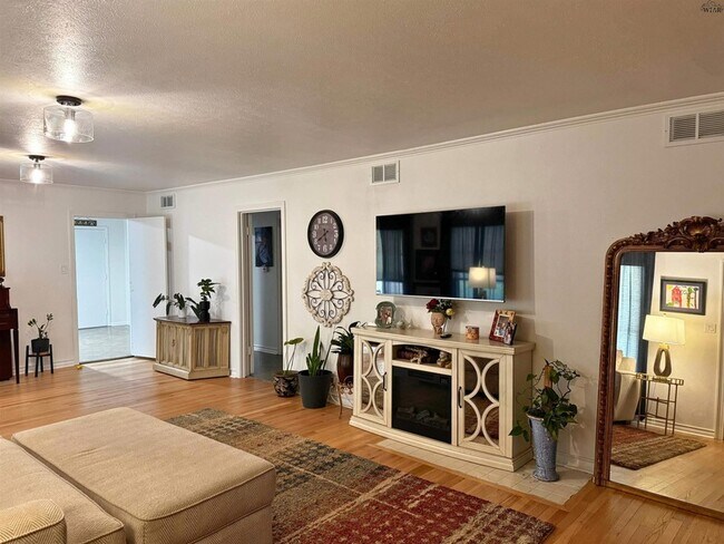 Foto del edificio - 2412 Dartmouth St