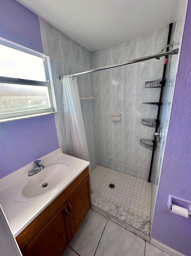 Building Photo - 816 20th St