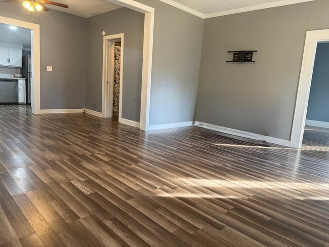 Building Photo - 119 S Mcsweyn Pl