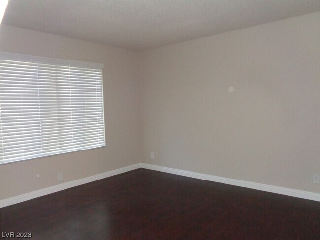 Building Photo - 5813 Bromley Ave
