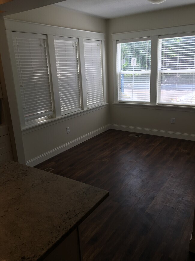 Natural light dining - 3245 Hennepin Ave