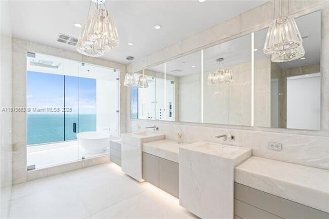 Building Photo - 17975 Collins Ave