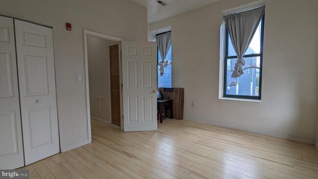 Foto del edificio - 2362 N Front St