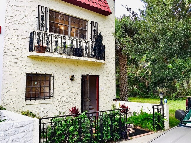 Building Photo - 625 Halifax N Ave